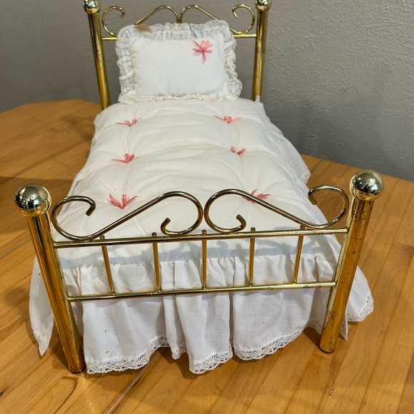 American Girl Samantha Doll with Furniture & Accessories - Picture 11 of 13